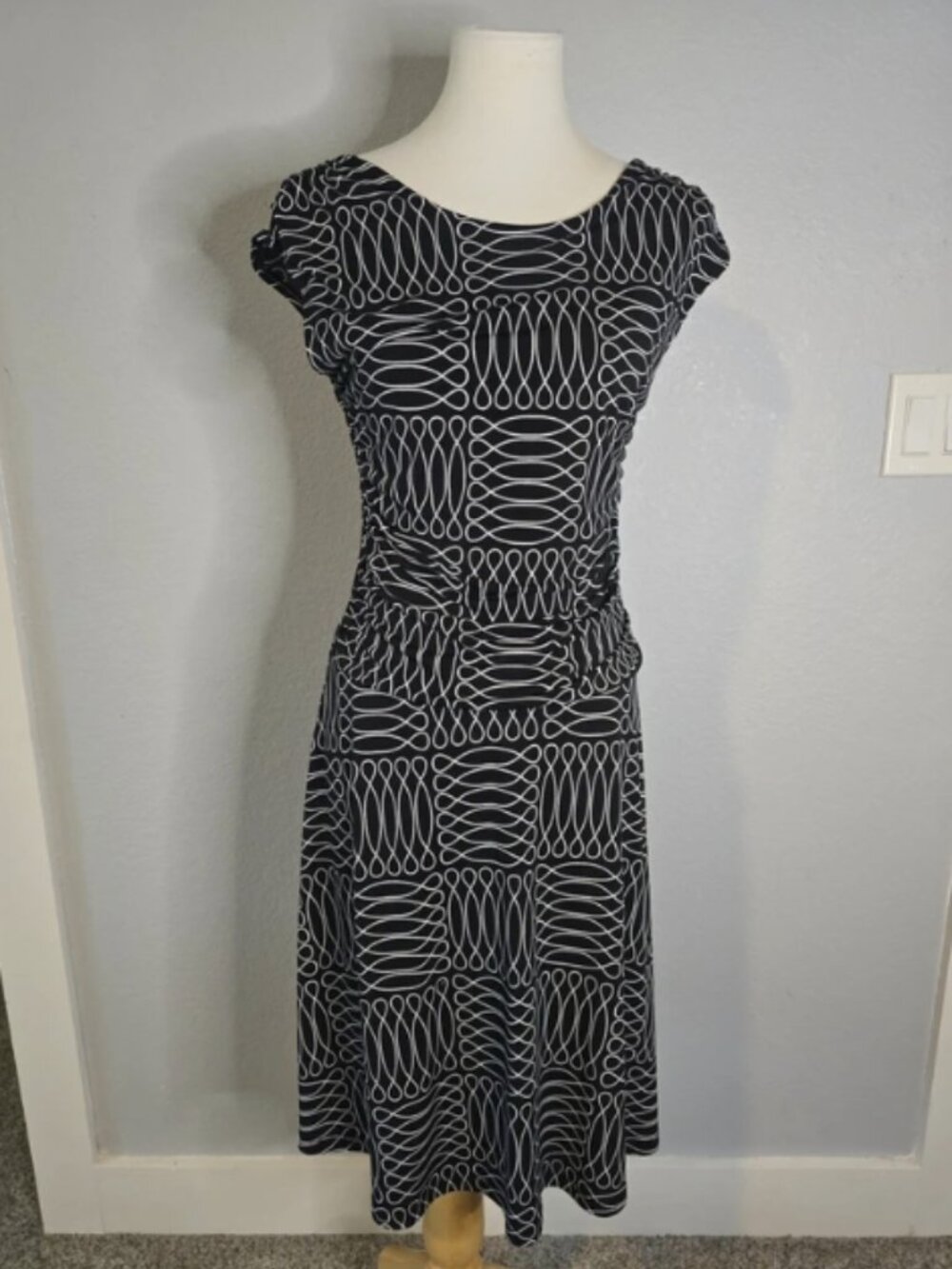 En Focus Studio Black & White Geometric Fit & Flare Dress Size 10